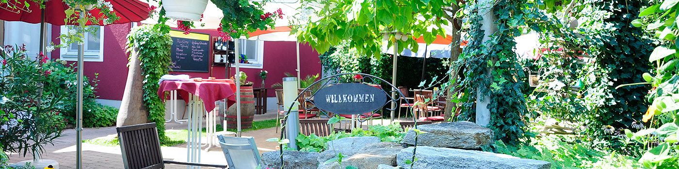Rebhof Schneider Weingasthaus Tattendorf Gastgarten