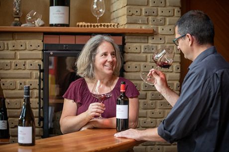 Georg und Ingrid Schneider Verkostung Wein
